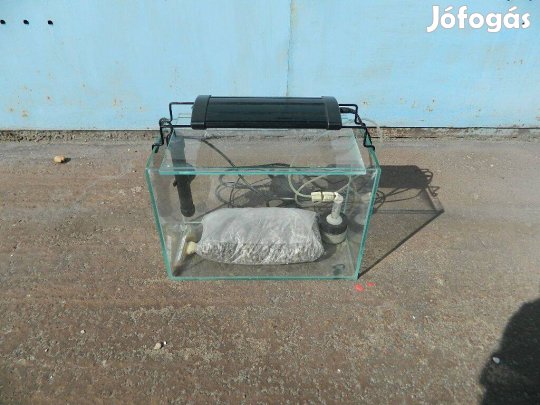 Akvárium Eladó ! (20 L -es)