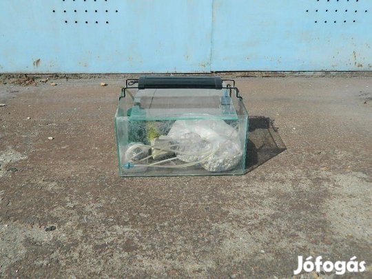 Akvárium Eladó ! (25 L -es)