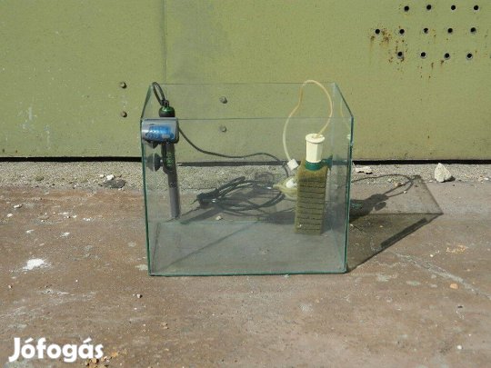 Akvárium Eladó ! (25 L -es)