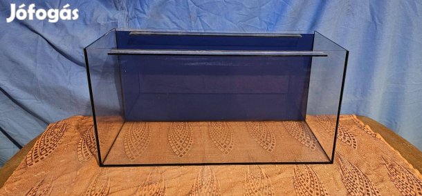 Akvárium tetővel
