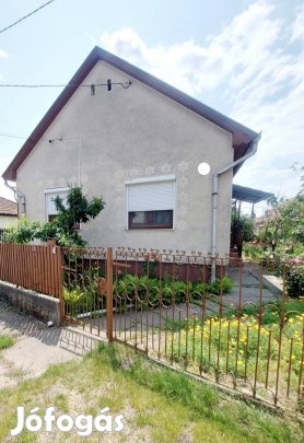 Alacsony rezsivel rendelkező, 2 szobás ház Hajdúnánáson 
