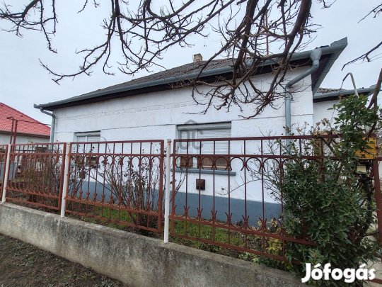 Alakítsa ki álmai otthonát Rákócziújfaluban  Felújítandó 2 szobás ház