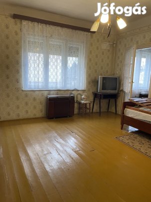 Alakítsa saját igényeire otthonát Abonyban  felújítandó, 2 szobás ház