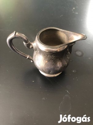 Alapka véséssel díszített tejszínes