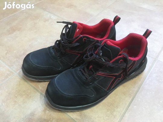 Albatros 45 ös munkavédelmi cipő bth 30 cm . Alig használt!