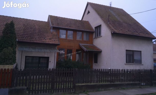 Albertirsán tetőteres családi fészek eladó