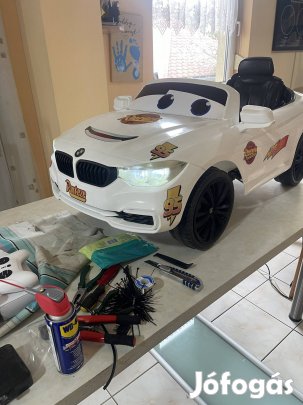 Albino Villám Mcqueen 12 voltos elektromos gyermek kisautó
