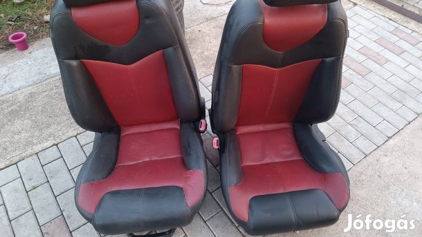 Alfa Romeo GT / 147 Fiat Punto 2 piros fekete bőr ülések