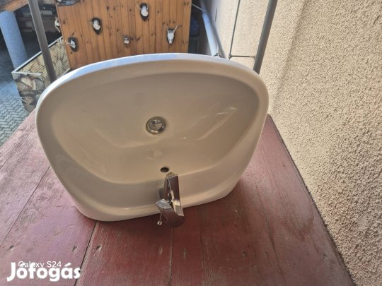 Alföldi mosdó és wc több darab 