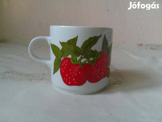 Alföldi porcelán bögre, csésze kétoldali gyümölcs mintával ( Eper )
