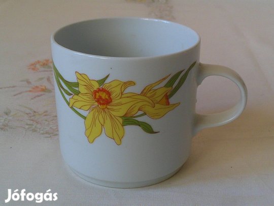 Alföldi porcelán bögre, csésze kétoldali virág mintával ( Nárcisz )