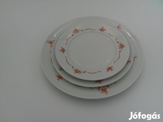 Alföldi porcelán csipkebogyós tányér pótlásnak ( 3 db. ) eladó