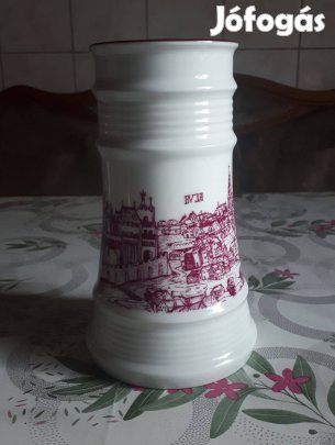 Alföldi porcelán korsó a középkori Buda látképével