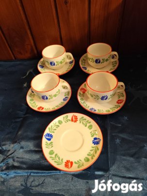 Alföldi virágmintás csészék