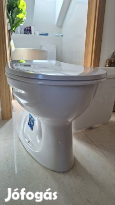Alföldi wc csésze, űlőkevel, öblítőtartállyal eladó.