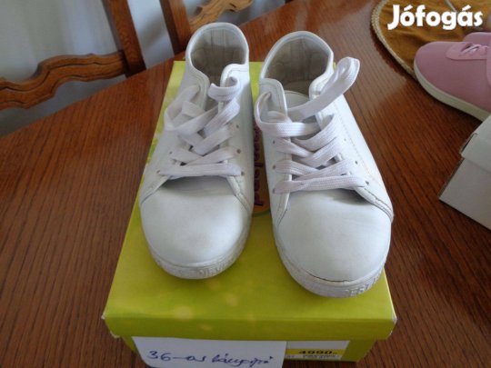 Alig használt 36 os fehér fűzős fiú félcipő