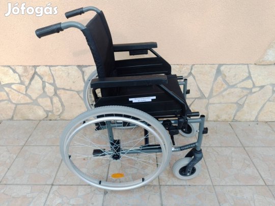 Alig használt kerekesszék tolókocsi. 