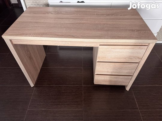 Alig használt újszerű íróasztal székkel