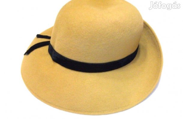 Alig hordott sárga női gyapjú kalap