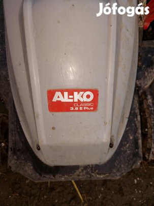 Alkó elektromos fűnyíró. 