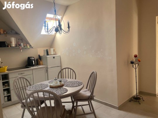 Állandó lakhatásra is alkalmas nyaraló-lakás