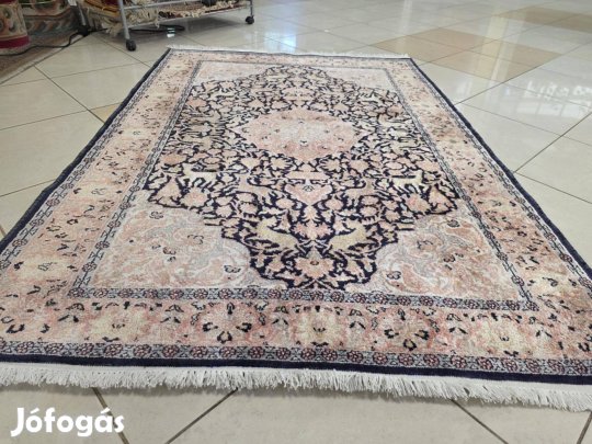 Állatmotívumos 128x190 kézi kashmír selyem perzsa szőnyeg MZ469