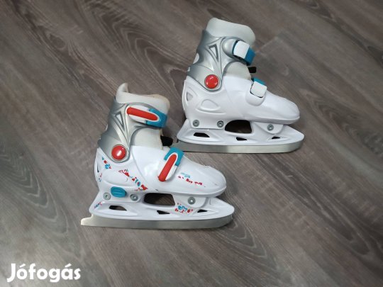 Állítható Erbo Sports korcsolya 31-32-33-34-es. 