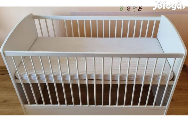 Állítható babaágy matraccal