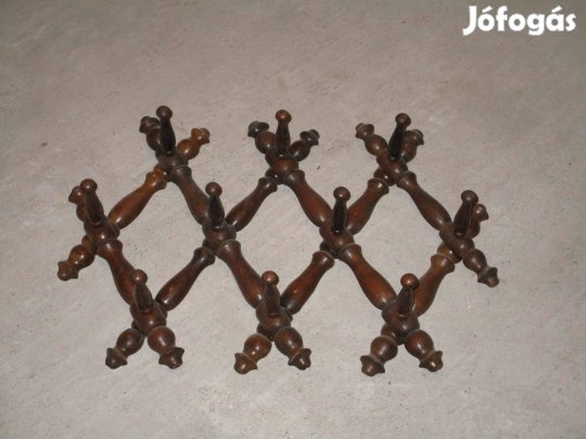 Állítható fali fogas