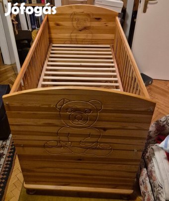 Állítható fenyőfa kiságy