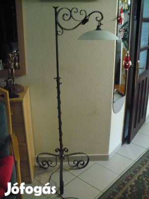 Állítható magassággal kovácsoltvas állólámpa