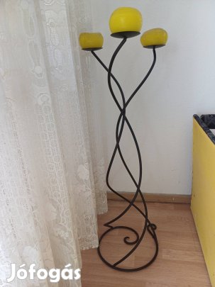 Álló 3ágú gyertyatartó gyertyákkal eladó