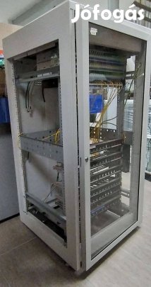 Álló Üvegajtós Rackszekrény 16U