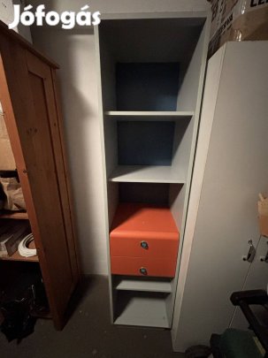 Álló, polcos szekrény