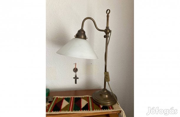 Álló olvasólámpa