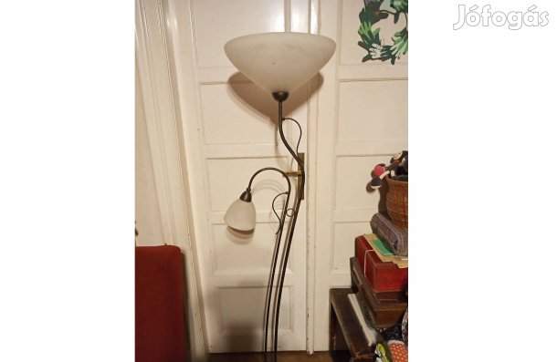 Állólámpa 7 kg súlyú, magassága 170 cm