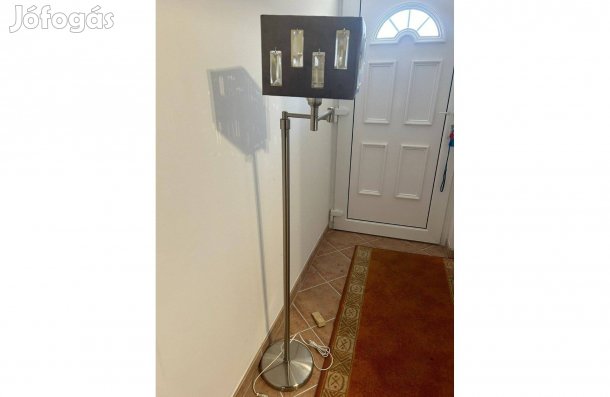 Állólámpa fémlábbal