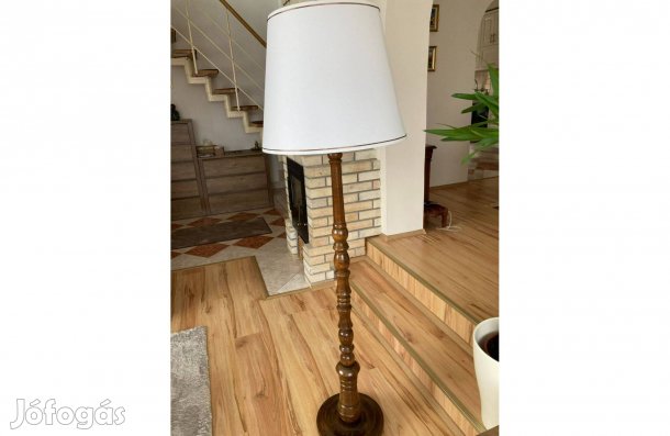 Állólámpa tölgyfából