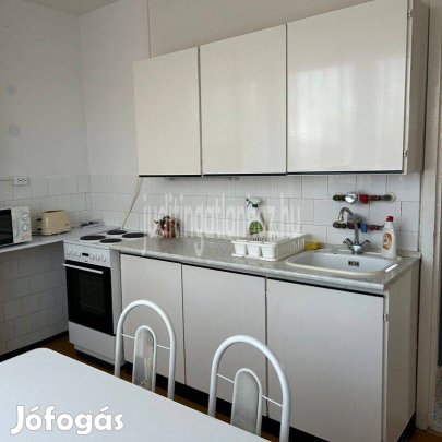 Állomás Közelében Kettő Szobás Erkélyes Lakás Eladó