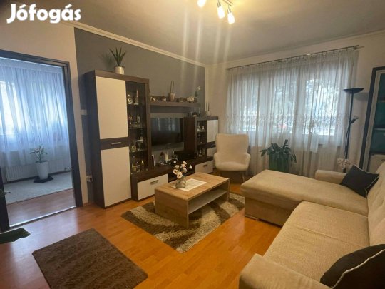 Állomás közelében felújított fszt-i lakás eladó! 13328