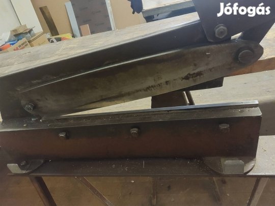 Állványos lemezvágó olló