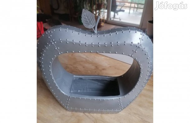 Alma alakú, egyedi, fém kaspó eladó!