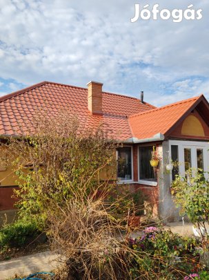 Álmai otthona Cibakházán várja! 2 szobás ház, ideális választás Önnek!
