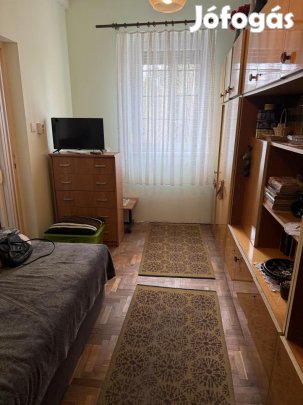 Almásfüzitő, 1 szobás  tégla lakás eladó