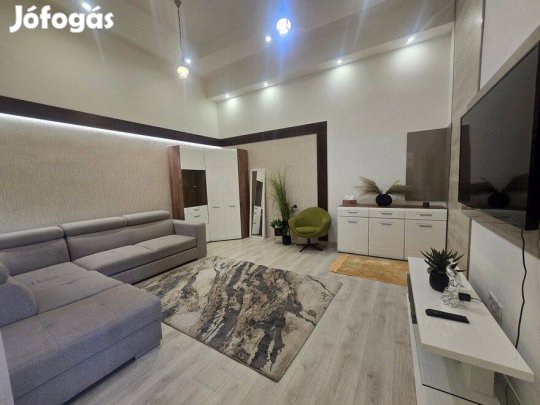 Álomlakás a belvárosban, igényesen bútorozva, gépesítve eladó!