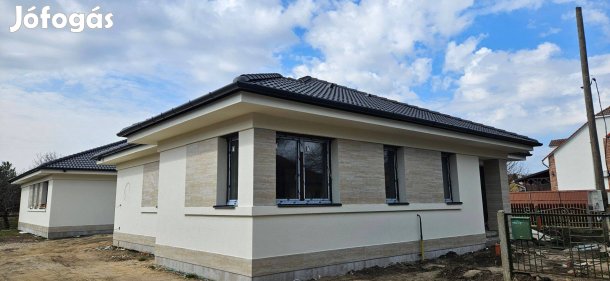 Álomotthon a nyugalom szigetén Modern ikerház eladó Debrecen-Alsójó