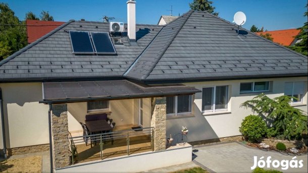 Alsó Gyenesdiáson azonnal költözhető igényes családi ház eladó