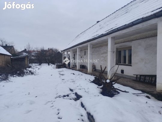 Alsónémedii eladó 75 nm-es ház