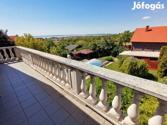 Alsóörsi eladó 300 nm-es ház