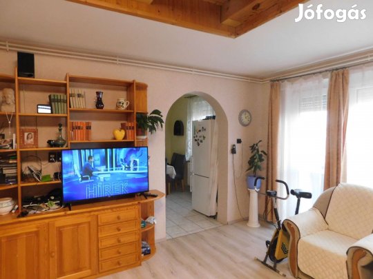 Alsópáhokon 2 generációs családi ház eladó